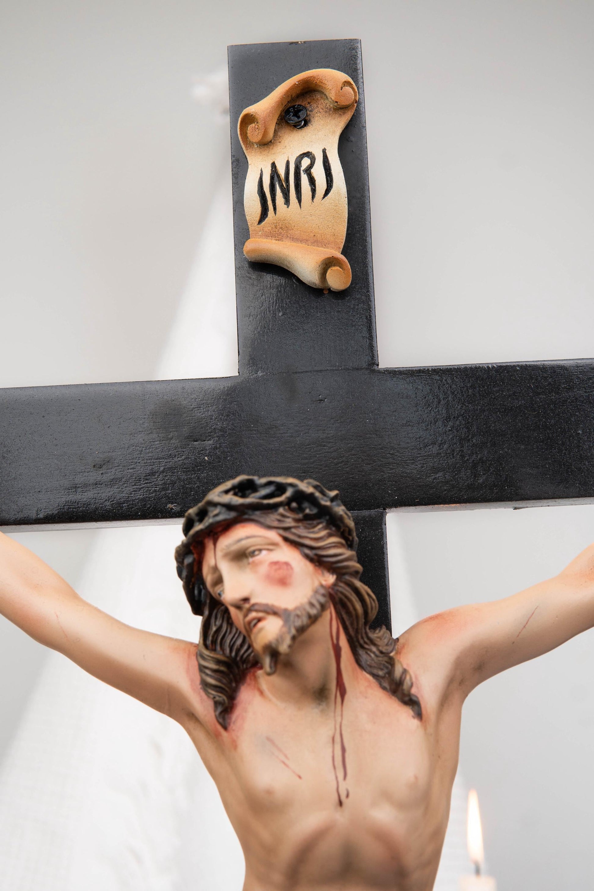 Hand-Painted Crucifix Statue – Jesus on the Cross